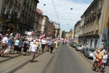 Kraków: wielki marsz w obronie wolnych mediów (video)