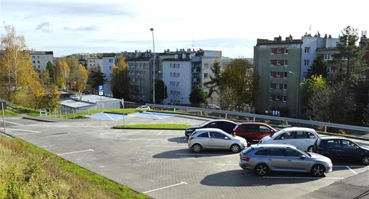 Przybyło miejsc parkingowych na Niepodległości