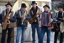 Miejski Rynek, życzenia, kolędy i smakołyki