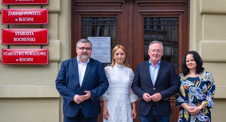 Bartłomiej Sienkiewicz chwali fundusze, choć w zamian mamy coraz gorzej i drożej