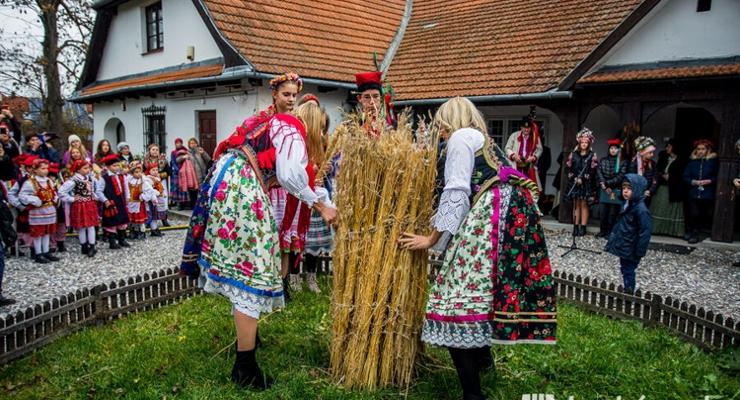 Osadzą chochoła przed Rydlówką