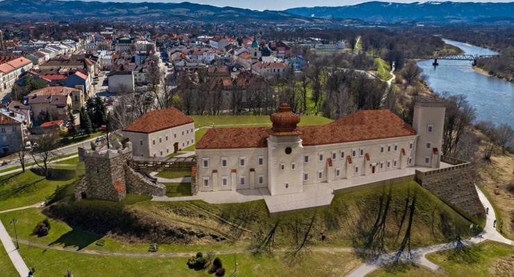 Sącz zaczyna odbudowywać zamek. W Bochni straszy rozpadająca się kamienica.