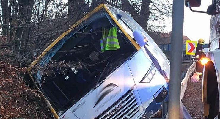 Kopaliny: autobus wypadł z drogi